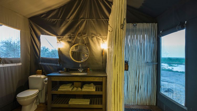 Linyanti Tented Camp - Bad in einem Zelt