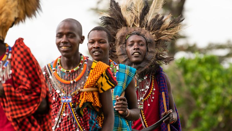  Governors' Camp - Tanzende Massai