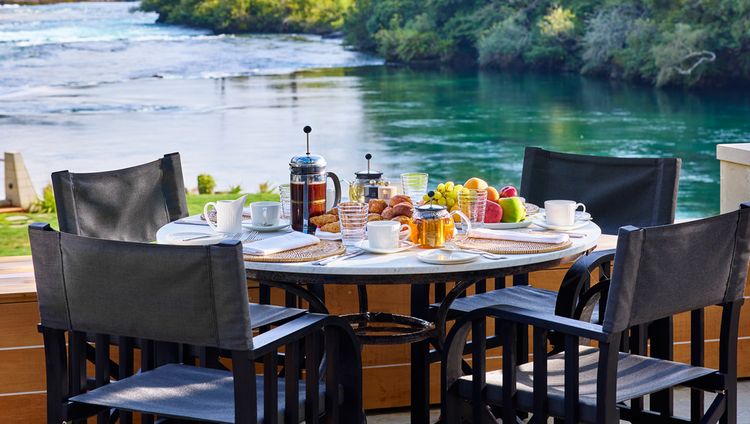 Huka Lodge - Frühstück am Fluß