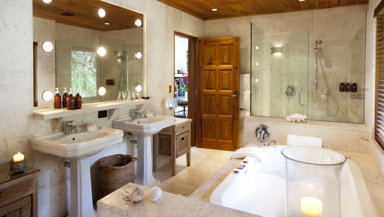 Treetops Lodge - Bathroom