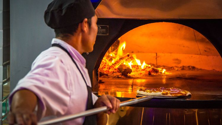 Nayara Springs - Pizza im Mis Amores