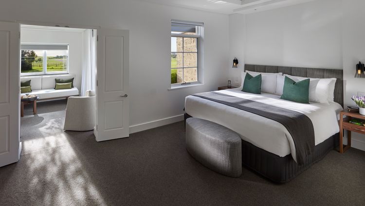 The Louise - Stonewell Suite