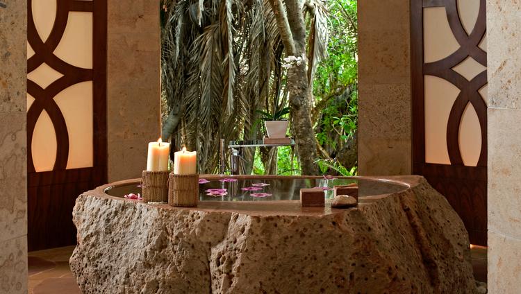 Imanta Resorts - Casa Bathtub