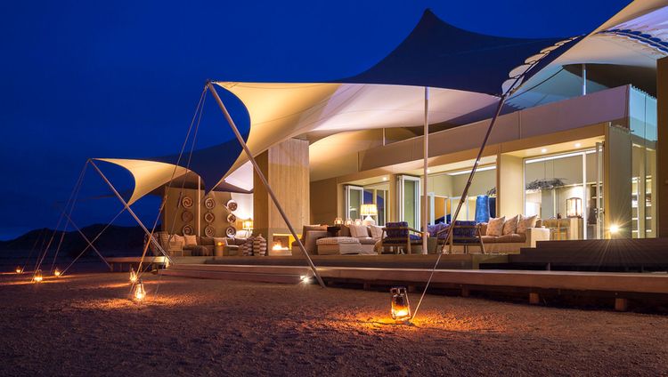 Hoanib Skeleton Coast Camp - Lodge bei Nacht