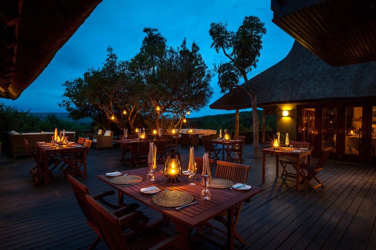 Kichaka Lodge - Lodge am Abend