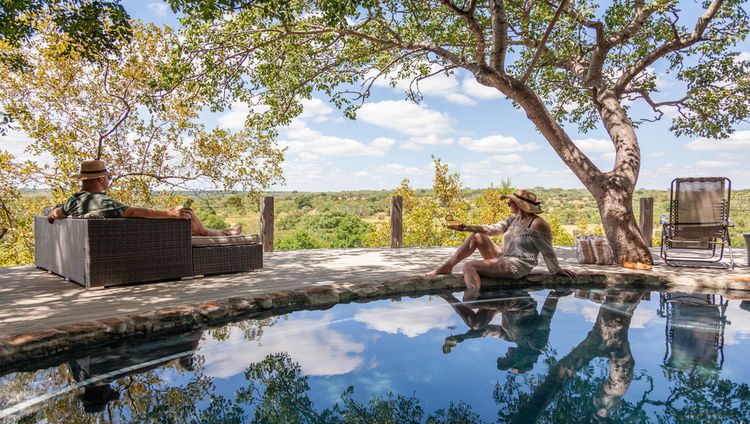 Leopard Hills - Cocktails am Pool