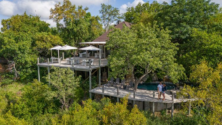 Leopard Hills - Pool und Restaurant