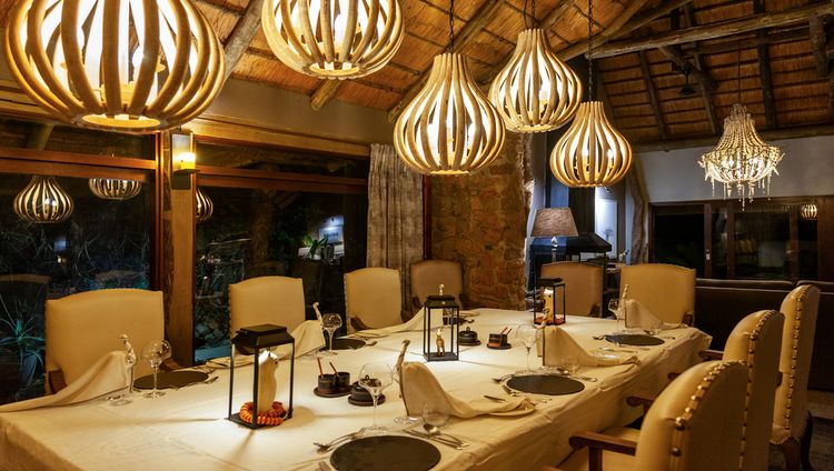 Leopard Hills - Dinner Table