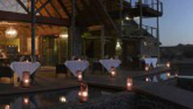 Tutwa Desert Lodge - Dinner im Freien