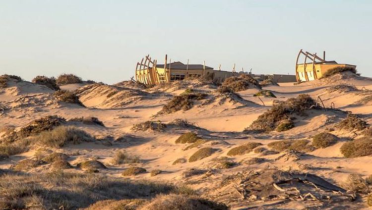 Shipwreck Lodge - Lage in den Dünen