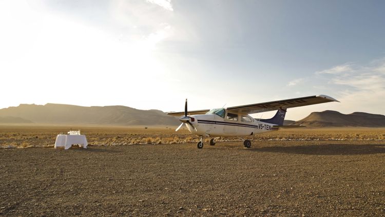 &Beyond Sossusvlei Desert Lodge-Flugtransfer