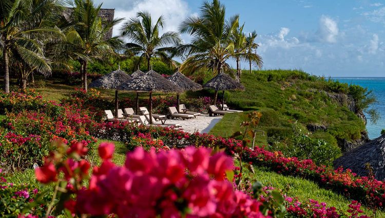 Zawadi Hotel - Liegen am Strand