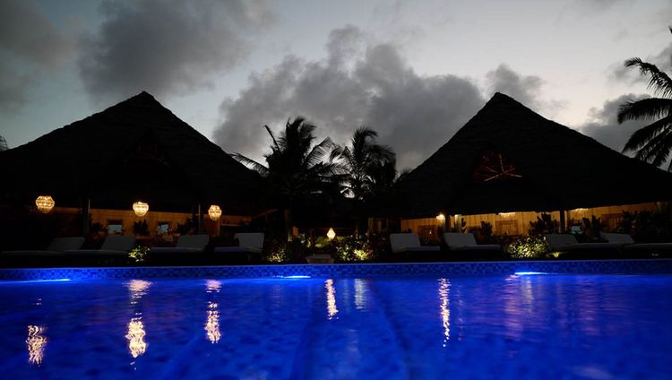 Zawadi Hotel - Blick vom Pool