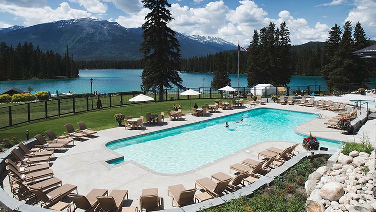 Fairmont Jasper - Pool im Sommer