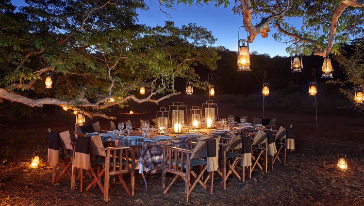 Singita Pamushana - Dinner unter Bäumen