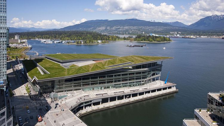 Fairmont Waterfront - Blick in den Hafen