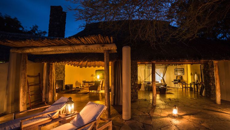 Ol Donyo Lodge - Suite am Abend