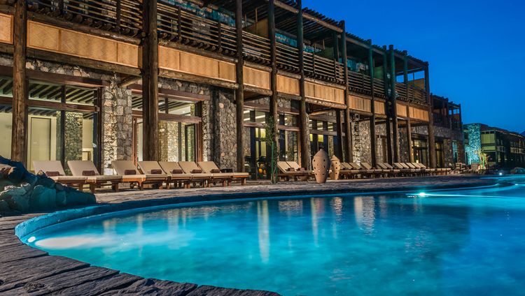 Alila Jabal Akhdar- Pool bei Nacht