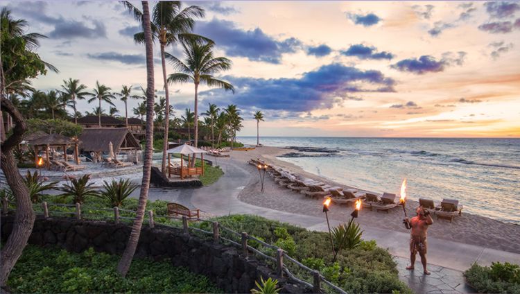 Four Seasons Hulalai - Strand am Abend