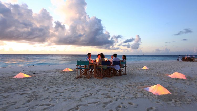 Six Sense Laamu - Dining auf der Sandbank