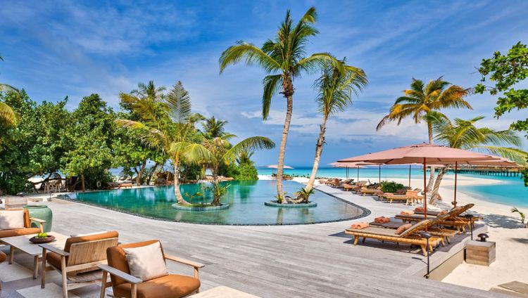 JAOLI Maledives - Pool und Strand
