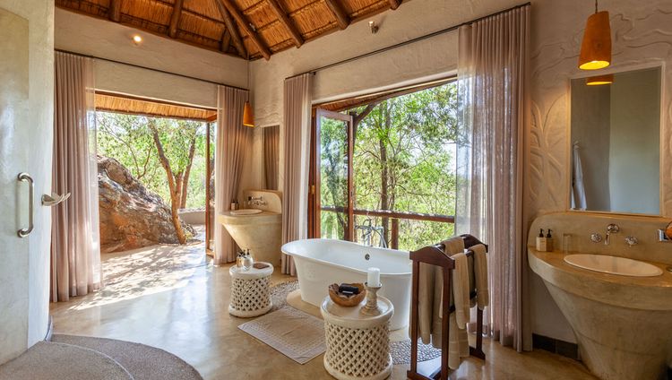 Madikwe Hills Private Game Lodge - Bad einer 
