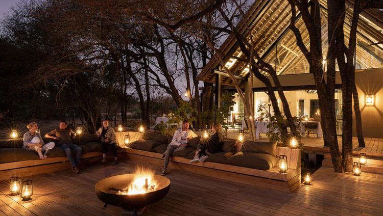 Monwana Game Lodge - Am Lagerfeuer