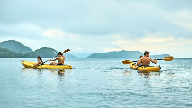 COMO Laucala Island - Familie in Kajaks