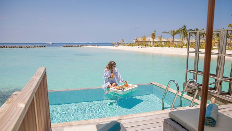 Kagi Maldives Resort & Spa - Floating Breakfa