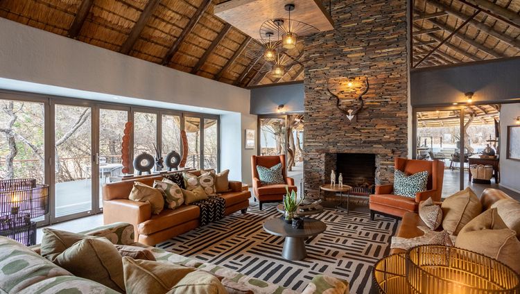 Tuningi Safari Lodge - Lounge
