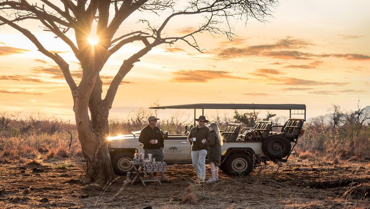 Tuningi Safari Lodge - Sonnenaufgang im Bush