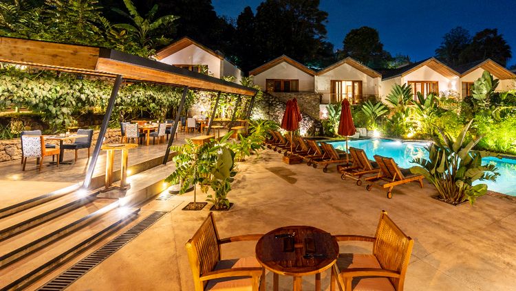 The Retreat - Bei Nacht