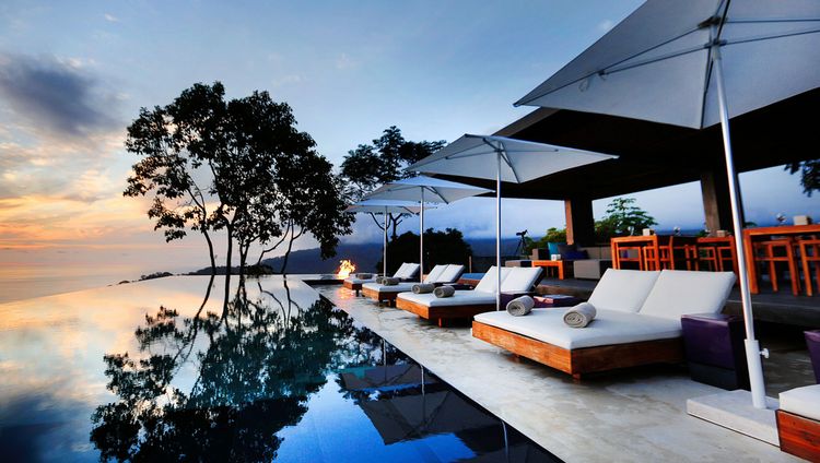 Kura Boutique Hotel - Pool in der Dämmerung