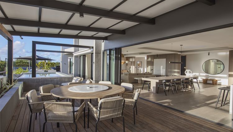 LUX* Grand Baie - P+Penthouse Villa Livingroo