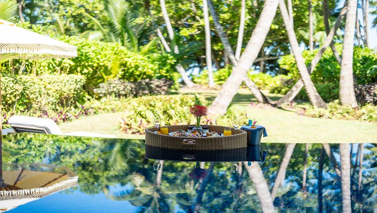 Waldorf Astoria Seychelles - Floating Breakfa