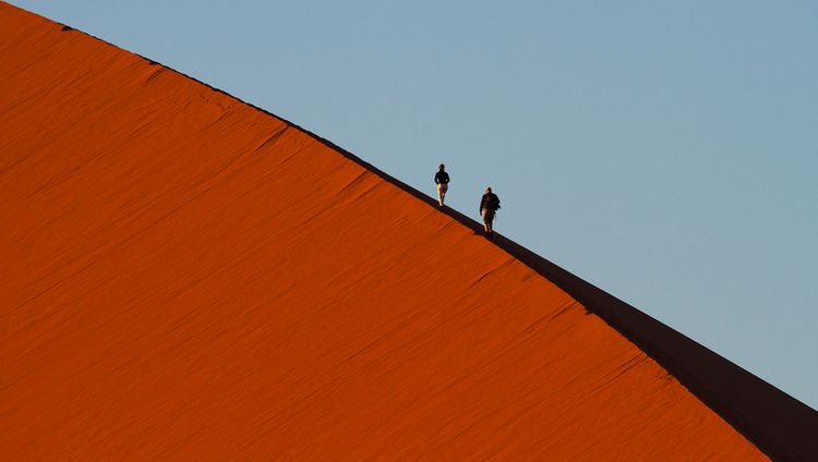 Kulala Desert Lodge - Wanderung auf die berüh