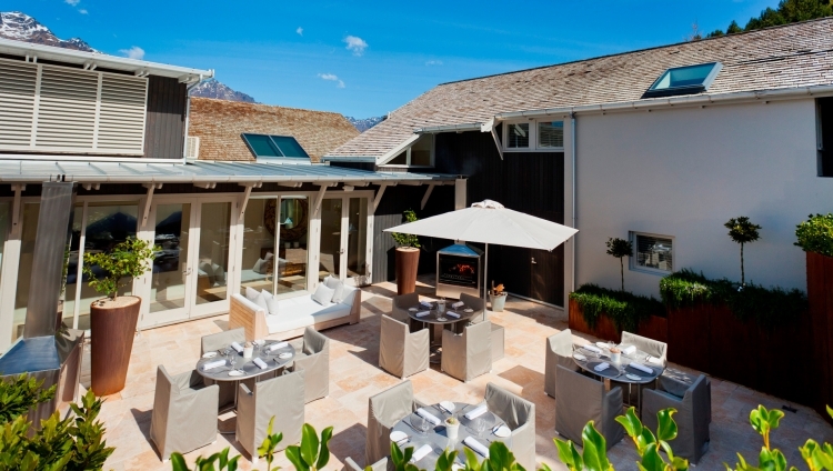 Matakauri Lodge - Outside Dining Area