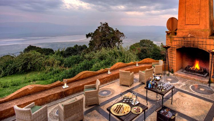 &Beyond Ngorongoro Crater Lodge - Abends am F
