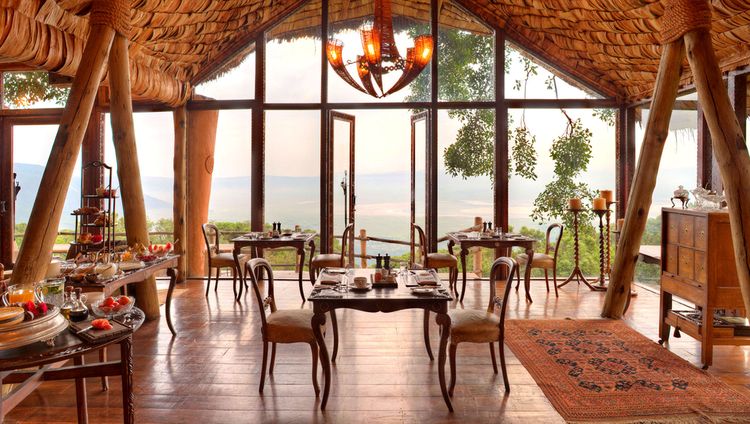 &Beyond Ngorongoro Crater Lodge - Essbereich
