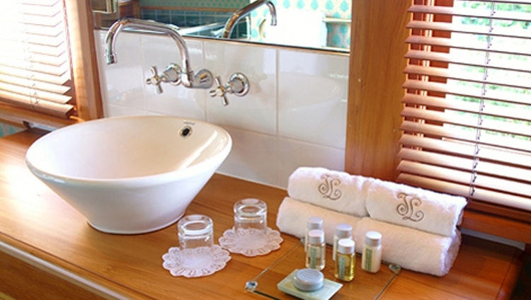 Lake Timara Lodge - Bathroom