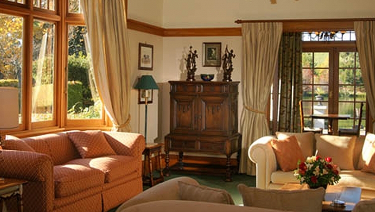 Lake Timara Lodge - Main Sitting Room