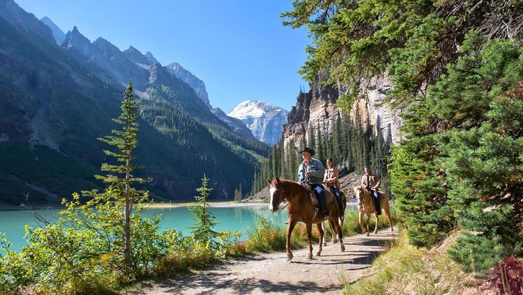 Fairmont Chateau Lake Louise - Am Lagerfeuer