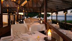 Hermitage Bay - Restaurant am Abend