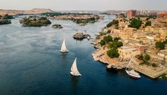 Sanctuary Sun Boat IV - Nil von oben