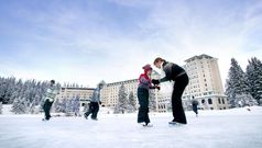 Fairmont Chateau Lake Louise - Familie beim E